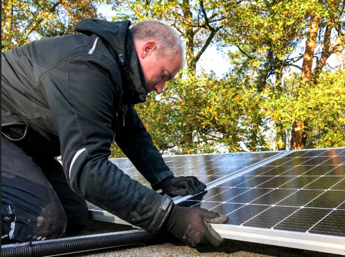 mann-dach-solarpanel